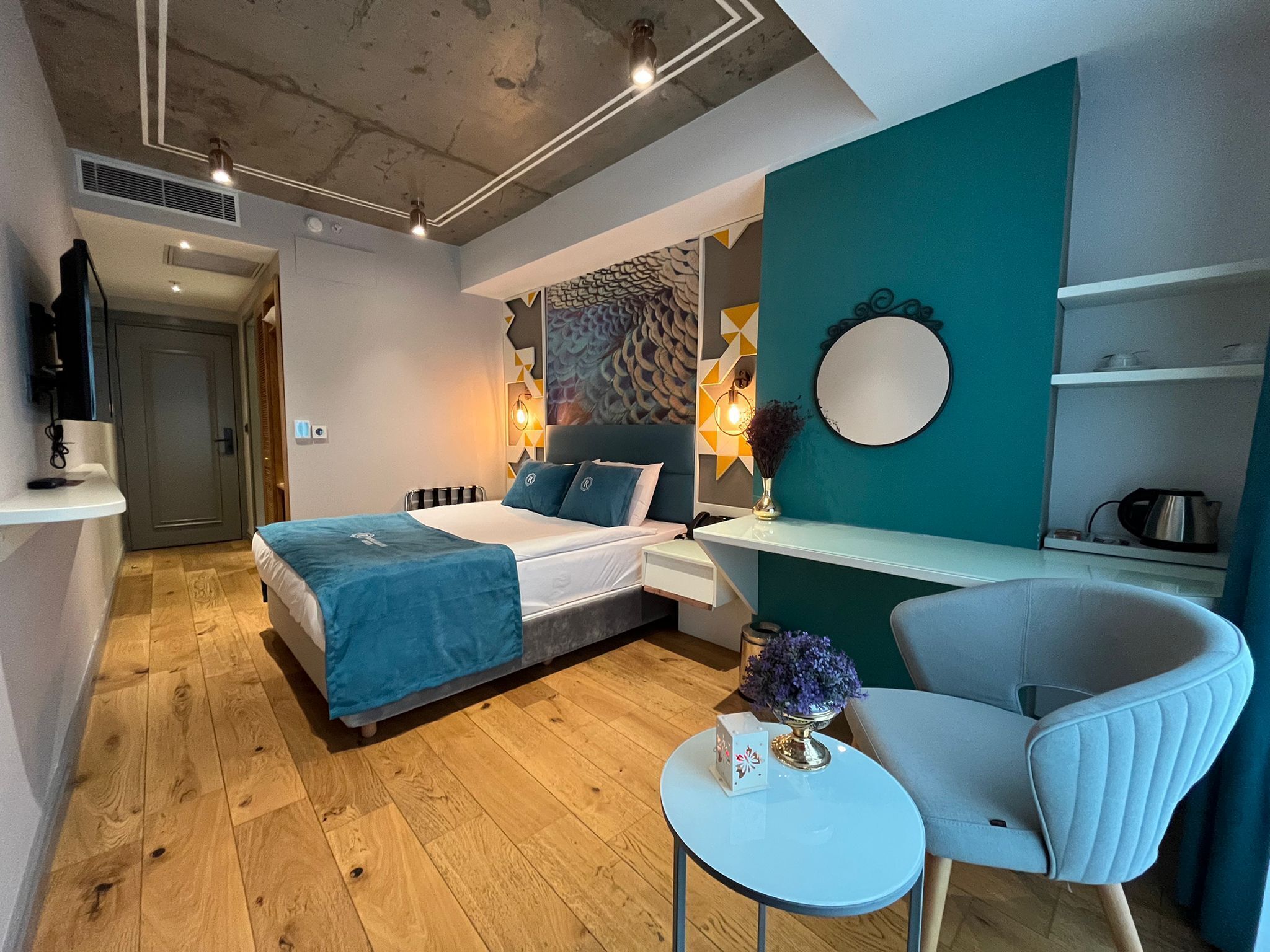 防敏寢具、迷你吧贈品、房內夾萬、獨特設計