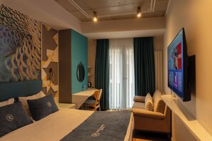 Deluxe-Doppelzimmer, Stadtblick | Allergikerbettwaren, Minibar (mit einigen kostenlosen Artikeln)