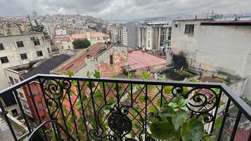 Habitación exclusiva | Ropa de cama hipoalergénica y artículos del minibar gratis