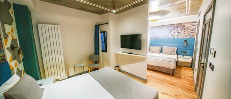 Comfort vierpersoonskamer | Hypoallergeen beddengoed, een minibar met enkele gratis items