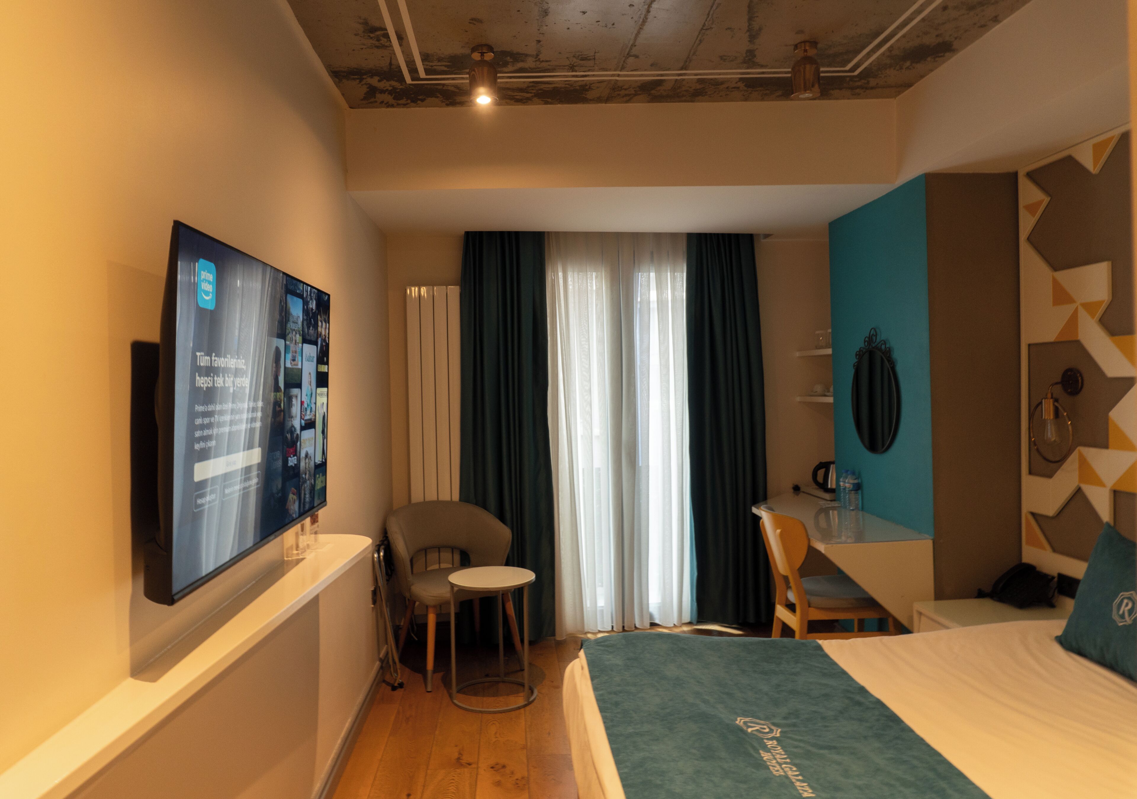 Exclusive Room | Hypo-allergenic bedding, free minibar items, in-room safe