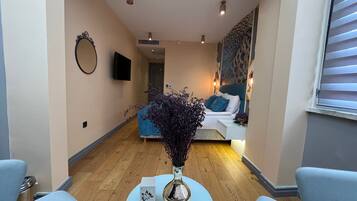 Habitación doble Deluxe, vista a la ciudad | Ropa de cama hipoalergénica y artículos del minibar gratis