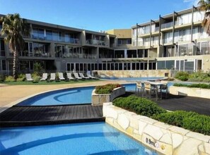 Piscina coperta, piscina all'aperto