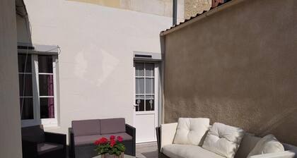 Studio sympas refait a neuf Ă  SAINTES