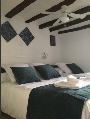 3 habitaciones, tabla de planchar con plancha y wifi gratis