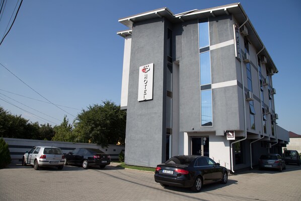 Front of property - GP Hotel (Barcanesti)