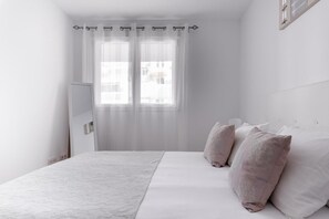 2 chambres, lits bébé (en supplément), draps fournis
