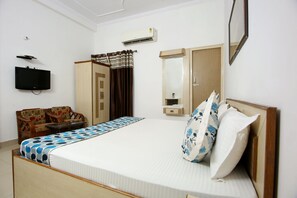 23 bedrooms, WiFi, bed sheets