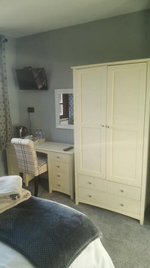 Doppia Superior | Con stile personalizzato, con arredamento individuale, una scrivania