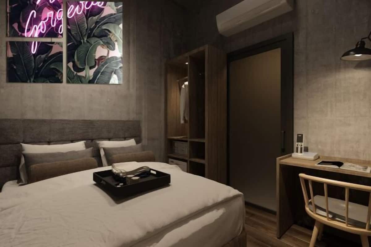 Minibar, in-room safe, desk, laptop workspace