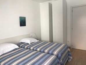 3 bedrooms, iron/ironing board, bed sheets