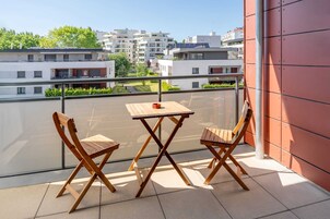 Chambre Supérieure, 1 trÚs grand lit, non-fumeurs, vue jardin (with Single Sofabed) | Terrasse/Patio