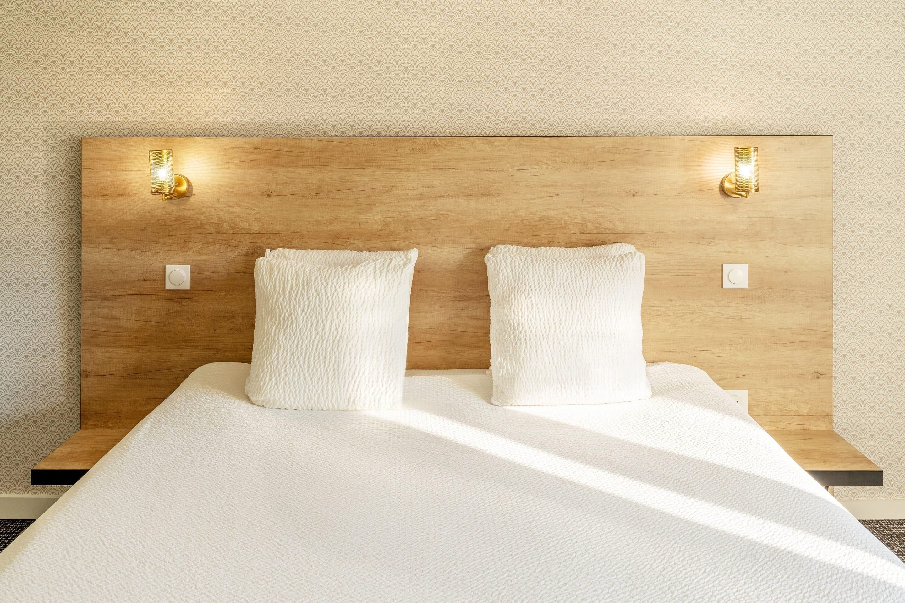 standard room, 1 king bed, non smoking, garden view | individually decorated, individually furnished, desk, blackout curtains