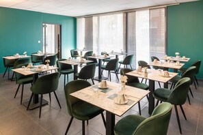 Buffet déjeuner servi tous les jours en supplément