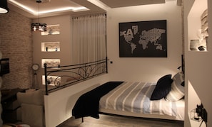 1 bedroom, Frette Italian sheets, premium bedding, down comforters