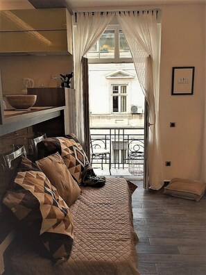 ملاءات إيطالية من طراز فريتي وأغطية فراش متميزة وألحفة محشوة بالريش