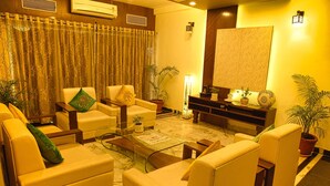 Lobby-lounge