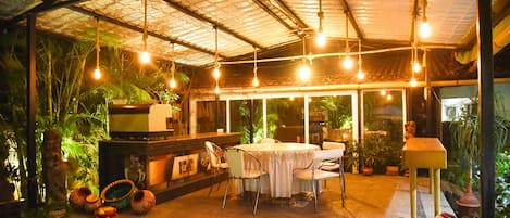 Tempat makan outdoor