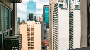 Classic Studio | City view - Indigo Makati @ Greenbelt Chancellor (Makati)
