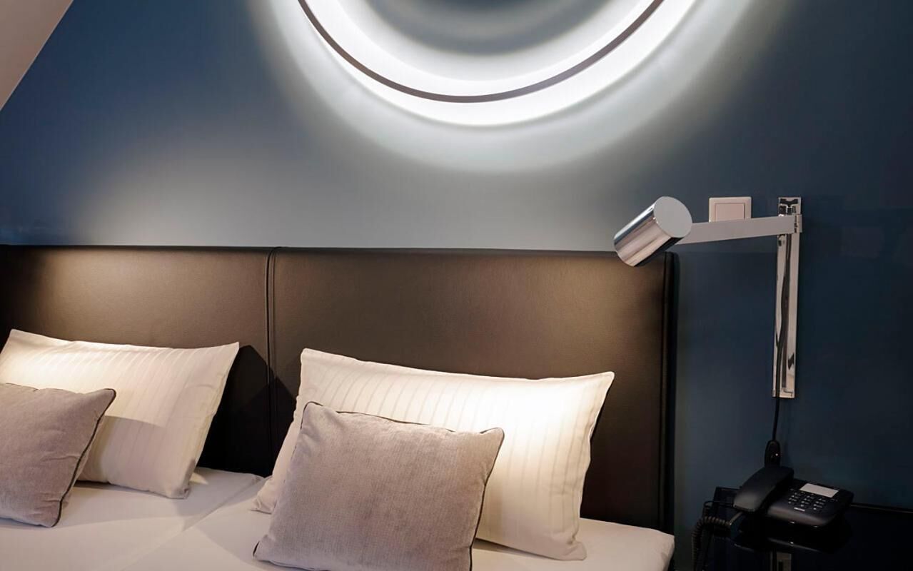 1 bedroom, individually decorated, individually furnished, desk