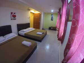 Schreibtisch, Bügeleisen/Bügelbrett