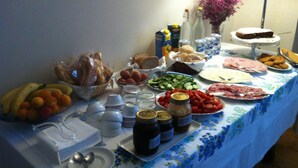 A buffet table with various food items, including fruits, vegetables, breads, and condiments. - Le Rondini (Bagnolo Mella)