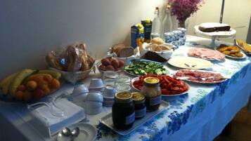 Free daily continental breakfast