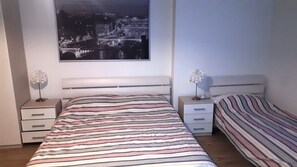 2 bedrooms, iron/ironing board, WiFi, bed sheets - Apartment Enchanting Lake View, convenient to the Center and the Beaches (Malcesine)