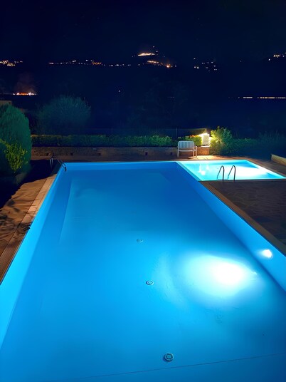 Apartamento encantador con vistas al lago, conveniente para el centro y las playas