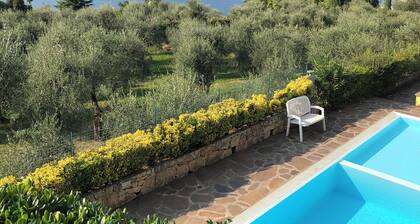 Apartment Enchanting Lake View, convenient to the Center and the Beaches