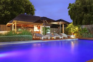 Outdoor pool, pool umbrellas, pool loungers - Garden Retreat - Adults Only (Cape Town)