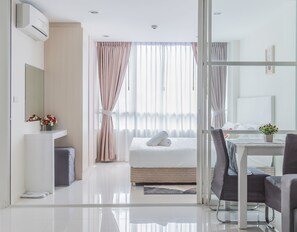 Superior Double Room | Desk, blackout drapes, free WiFi, bed sheets - Locals Bangna Elements Srinakarin (Bangkok)