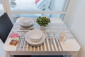 Superior Double Room | In-room dining - Locals Bangna Elements Srinakarin (Bangkok)