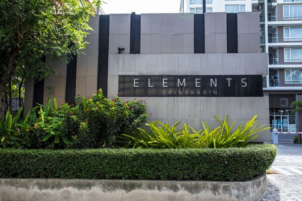 Front of property - Locals Bangna Elements Srinakarin (Bangkok)