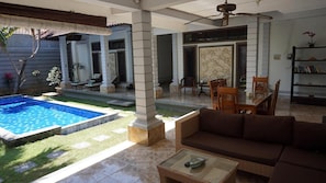 Kolam renang terbuka