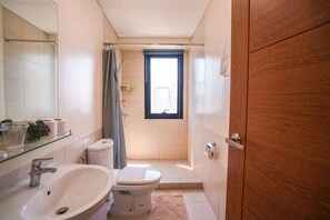 Departamento clásico | Baño | Regadera, amenidades de baño gratuitas, secadora de cabello, bidet 