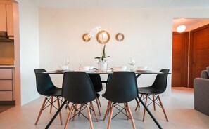 In-room dining - Indigo BGC @ Icon Plaza (Taguig)