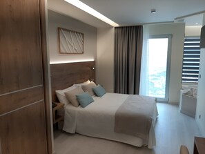럭셔리 더블룸, 온수 욕조, 바다 전망 | 미니바, 객실 내 금고, 책상, 노트북 작업 공간