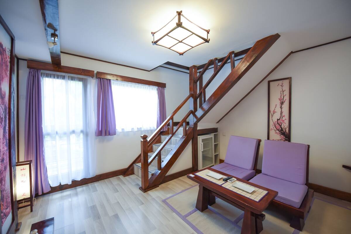 Purple suite | Oppholdsområde | Smart-TV og TV-spill