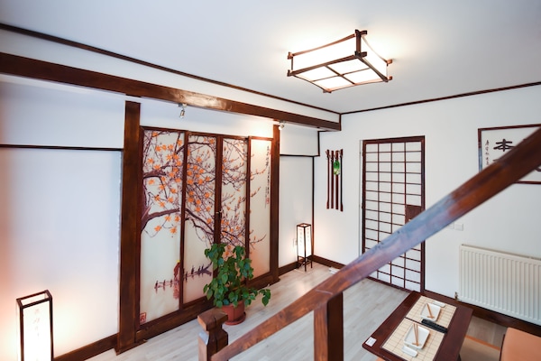 Orange suite | Living area | Smart TV, video-game console