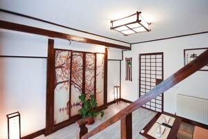 Orange suite | Living area | Smart TV, video-game console