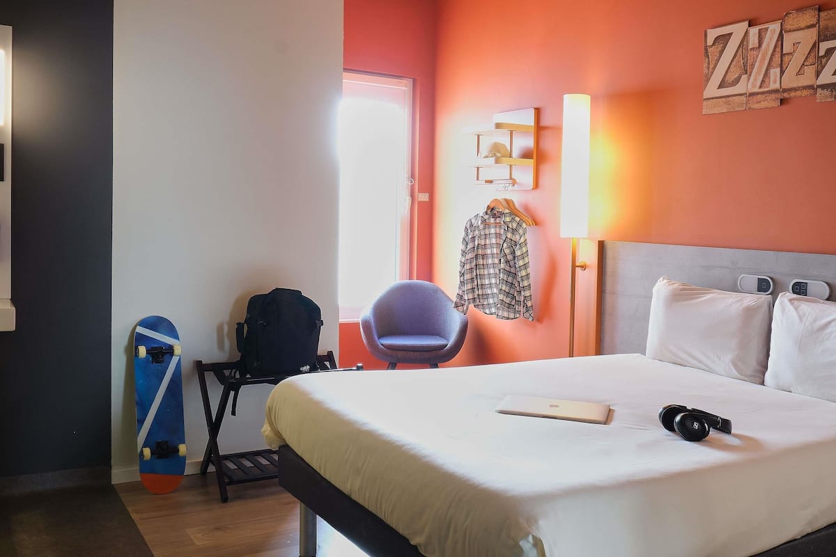 Quarto superior, 1 cama de casal (XL) | 1 quarto, cortinas blackout, quartos Ć prova de som, Wi-Fi de cortesia