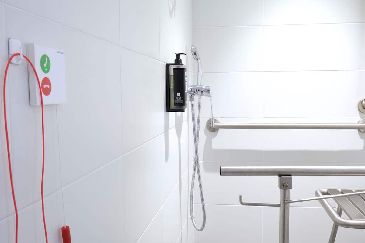 Blackout drapes, soundproofing, free WiFi, bed sheets