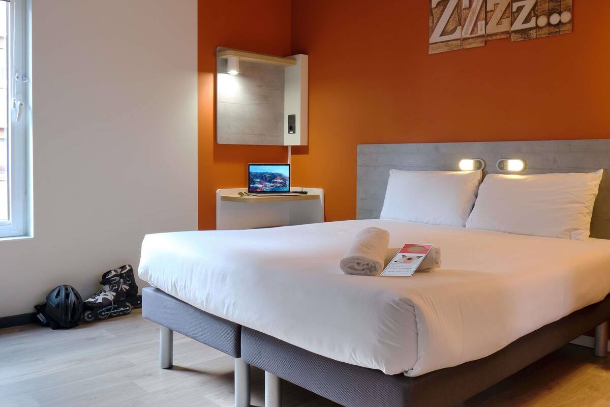 ห้องพัก, เตียงใหญ่ 1 เตียง | ผ้าม่านกันแสง, ห้องเก็บเสียง, Wi-Fi ฟรี, ผ้าปูที่นอน