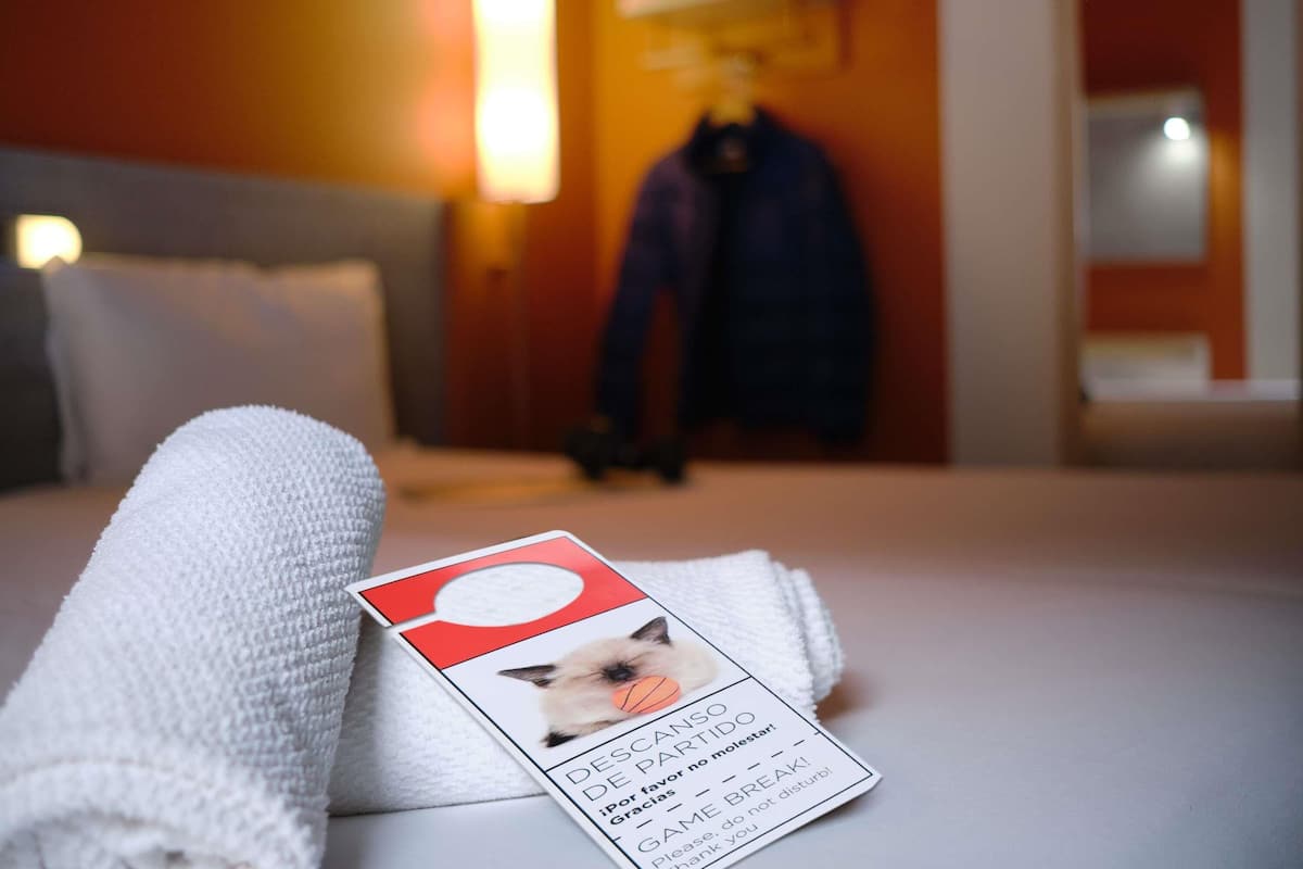 Rideaux occultants, chambres insonorisées, Wi-Fi gratuit, draps fournis