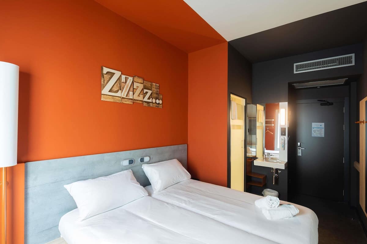 Standard Twin Room, 2 Single Beds | Blackout curtains, soundproofing, free WiFi, bed sheets