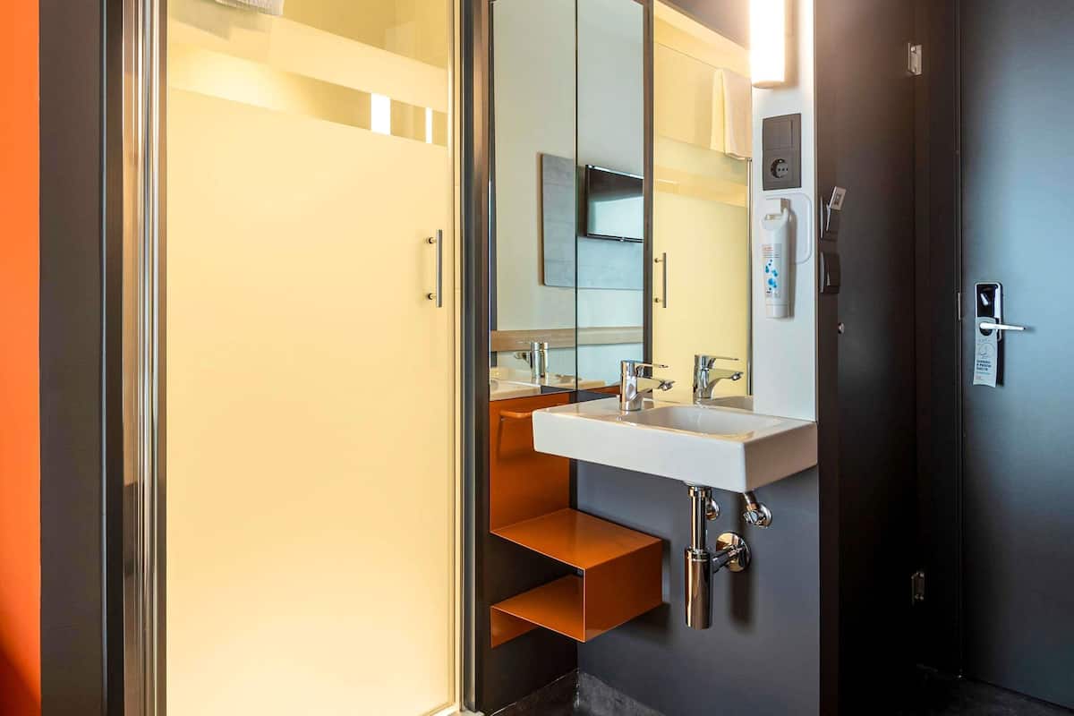 Blackout curtains, soundproofing, free WiFi, bed sheets