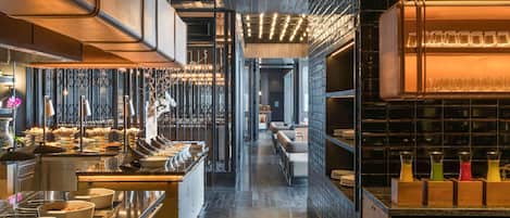 Desayuno buffet (IDR 250000 por persona)