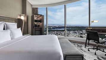 Swiss, Signature Room, 1 King Bed | Premium bedding, in-room safe, desk, laptop workspace