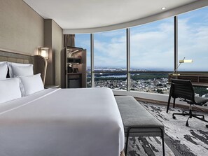 Swiss, Signature Room, 1 King Bed | Premium bedding, in-room safe, desk, laptop workspace